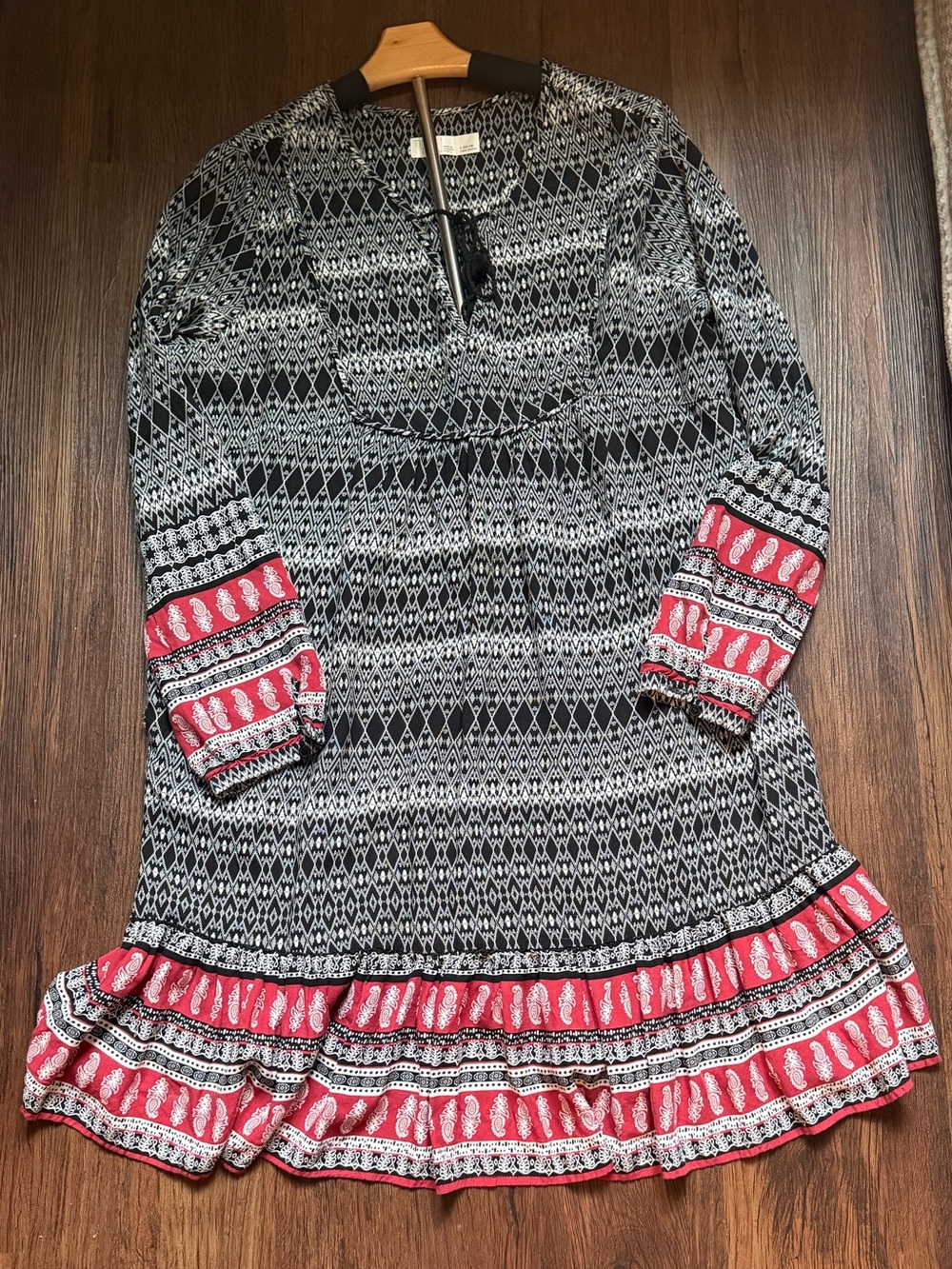 Time and Tru Black and Red Printed Ruffle Hem Long Sleeve Dress